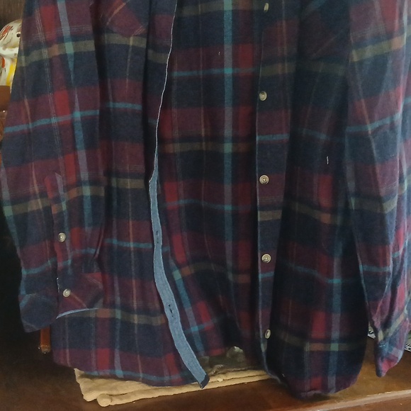 Legendary Whitetails Flannel Camp Shirt - Picture 4 of 6